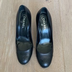 Chanel Logo black leather hells size 40.5 (40 1/2)